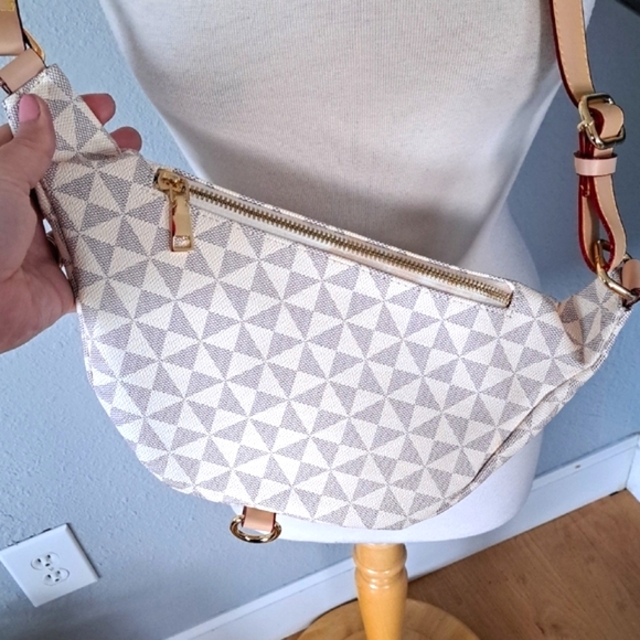 Checkered Crossbody Bag/Belt Bag - Picture 3 of 5